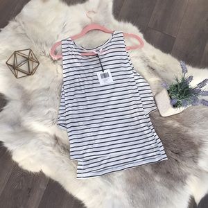 🖤NWT🖤Size small tank open on the sides